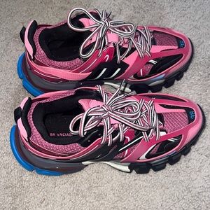 Lighting worn balenciagas!